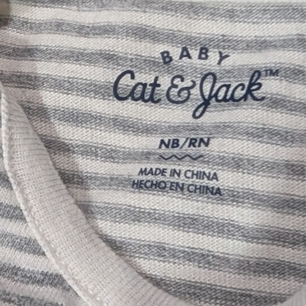 Carter's Bodysuit Bundle 3 Pack‎ NB/Preemie Carter's with Hat - Picture 3 of 6